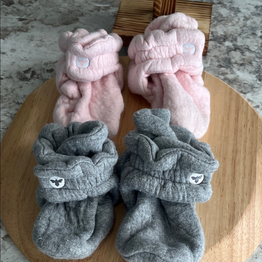 LIKE NEW BURTS BEES BABY BOOTIE’S 6-9 MONTHS